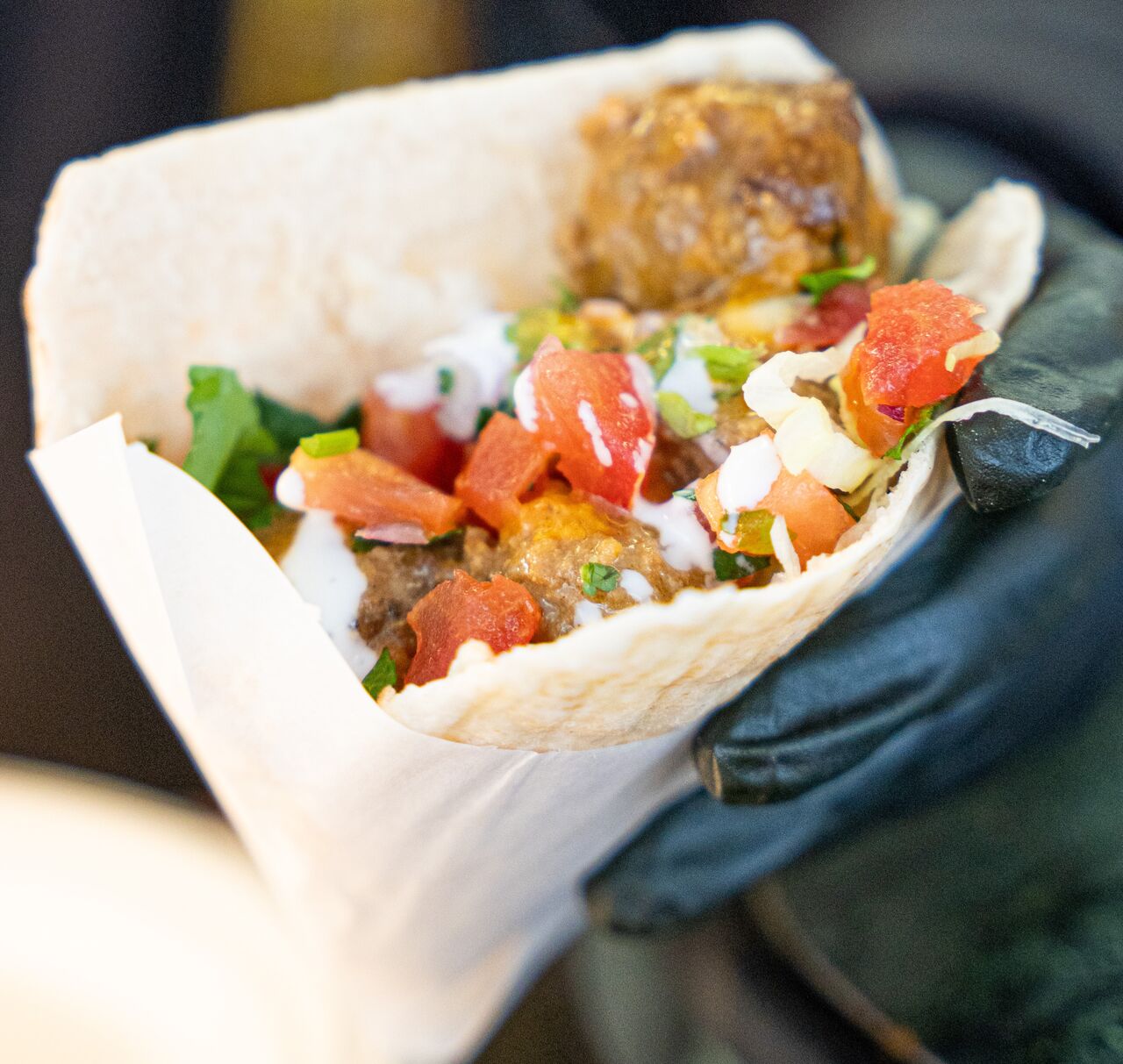 Bobotie (Rinderhackbällchen in Kokosmilch-Currysoße) im Pitabrot ...